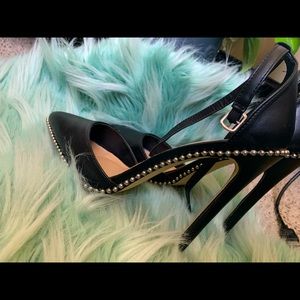 Shoedazzle studded pumps